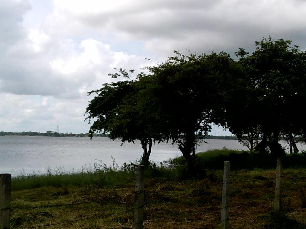 Lake Side Hotel Anurradhapura Anuradhapura Exterior photo